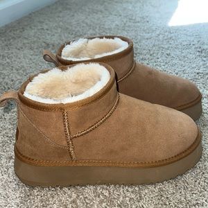 UGG PLATFORM MINI